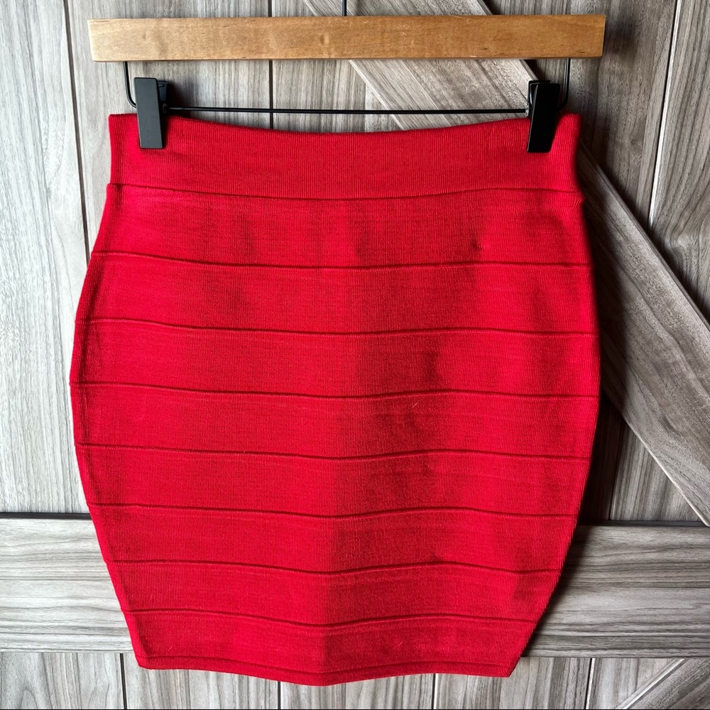NEW W/ TAGS - Red bandage skirt size L